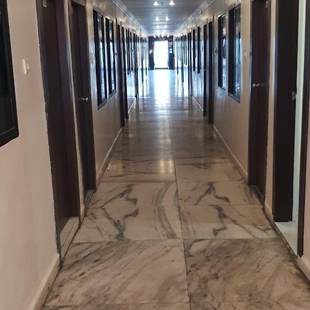 Hotel Flamingo Gandhidham Ngoại thất bức ảnh