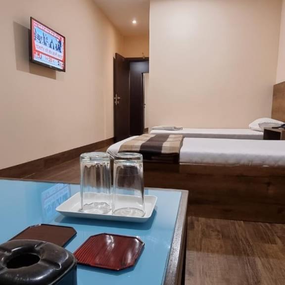 Hotel Flamingo Gandhidham Ngoại thất bức ảnh