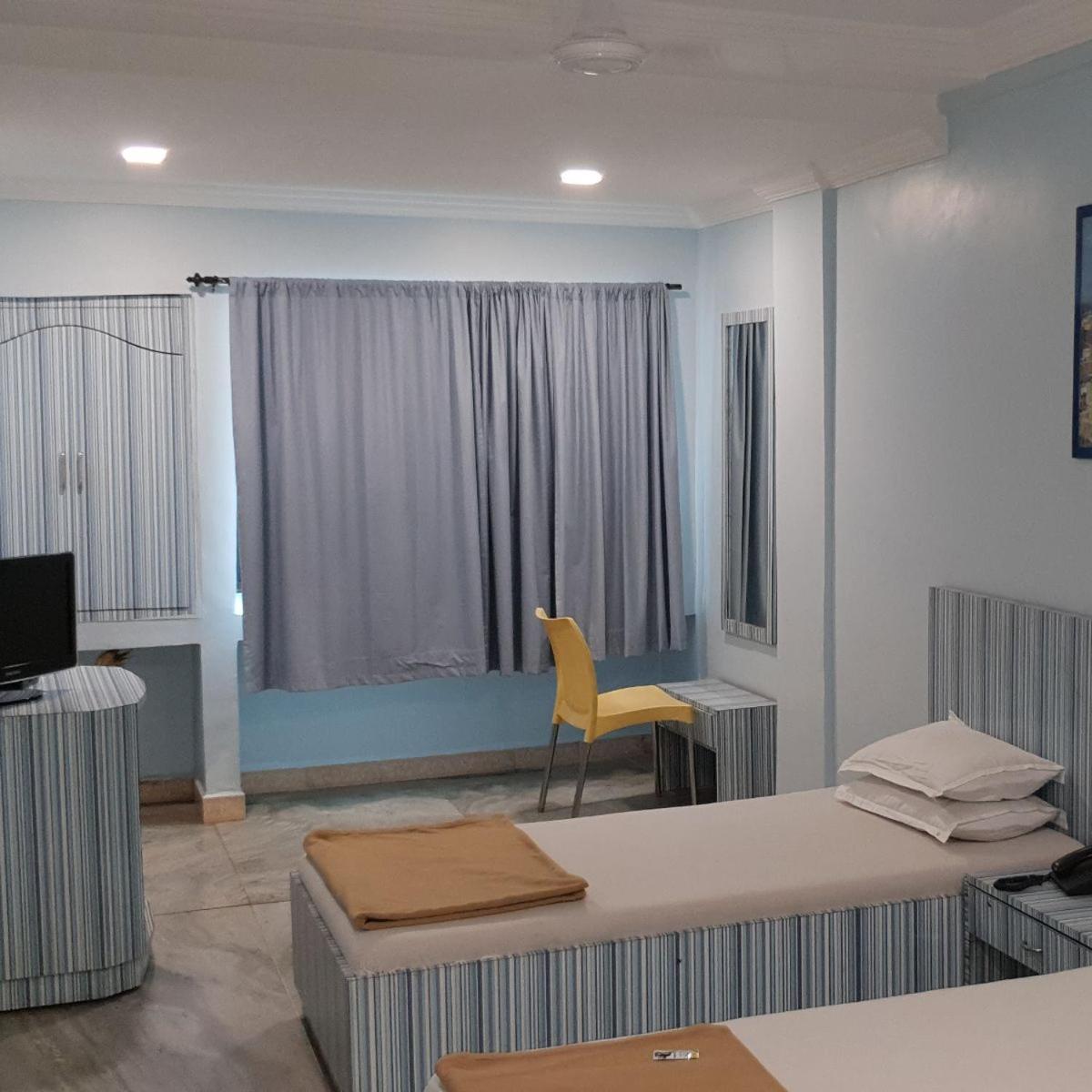 Hotel Flamingo Gandhidham Ngoại thất bức ảnh